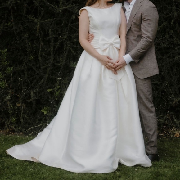 Rosa Clara Ivory Wedding Dress with Bustle and Bow - Picture 2 of 5